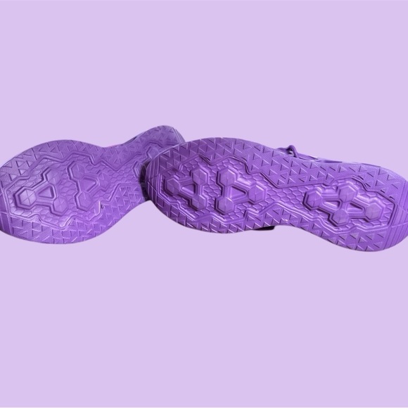 JUST SO SO TENNIS SHOES IN PURPLE BUILT TO HANDLE HEAVY WEIGHT - Picture 2 of 4